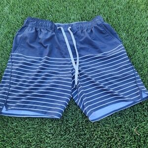 Vuori Striped Charcoal Board Shorts Size Medium Athletic Lined Running 6.5" Draw